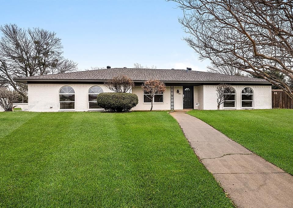 1st image of 221 Victoria Dr