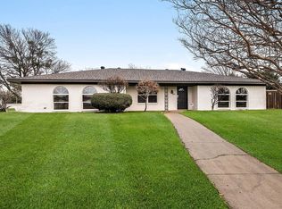 221 Victoria Dr, Highland Village, TX 75077