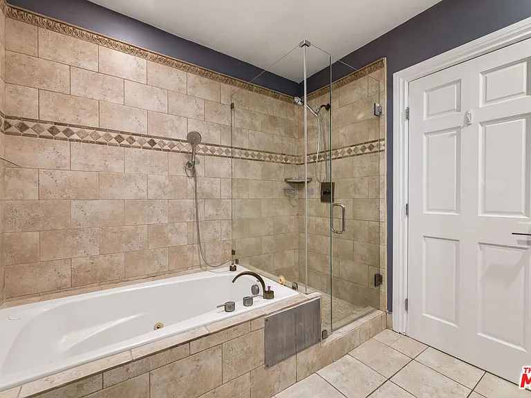 1112 S Highland Ave — Photo 31