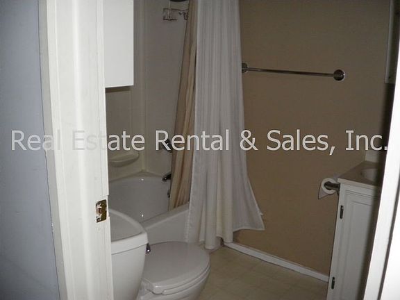 5th image of 652 Pennsylvania St APT B