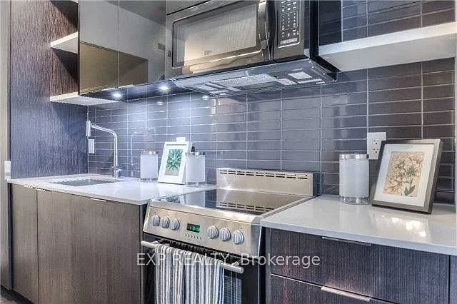 6 Parkwood Ave #201 — Photo 11
