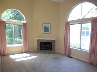 1884 Windsor Ct, Gurnee, IL