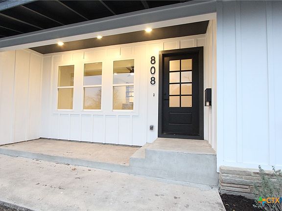 3rd image of 808 W Merriweather St