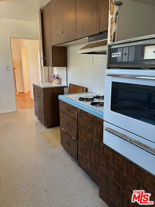 2nd image of 2758 Butler Ave