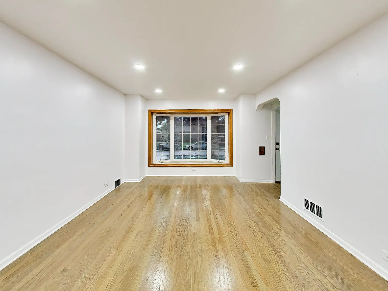 2 bed, 2000 sqft, $3,400 — Photo 3
