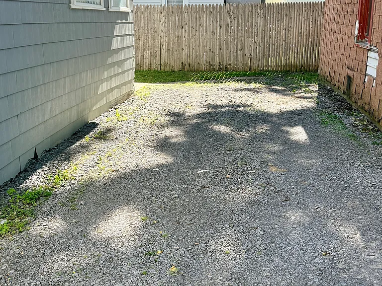 115 Flower Ave W #1 — Photo 3