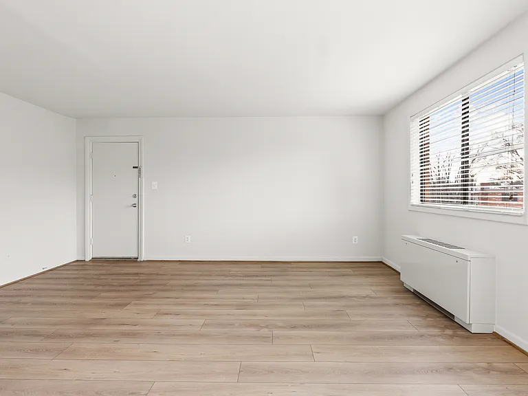 International Apartments — Photo 12