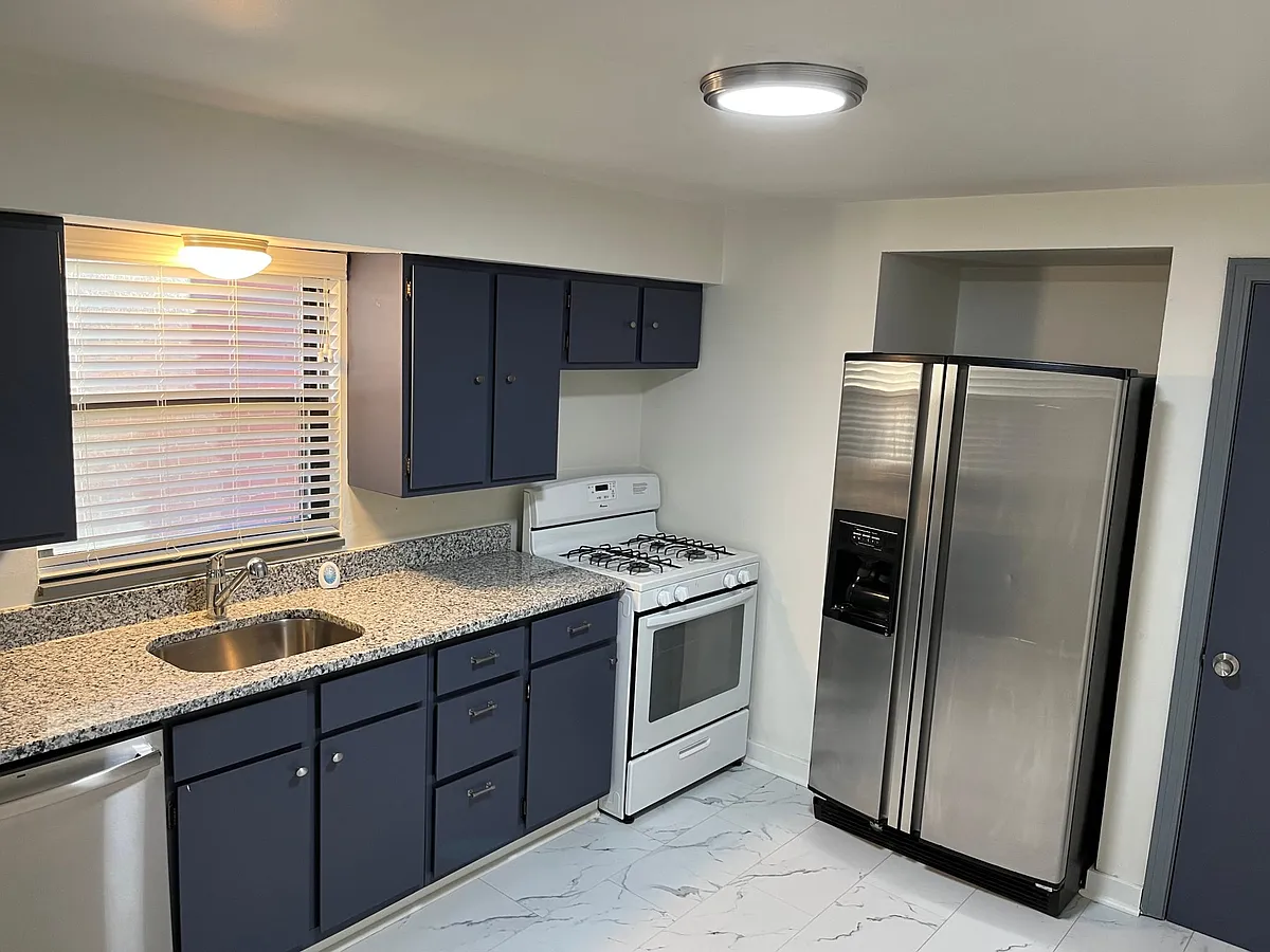 Kitchen - 1335 Justine St #1