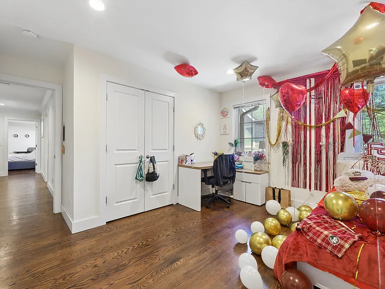 294-296 Tenafly Rd — Photo 18