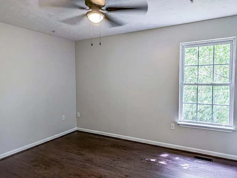 45503 Knockeyon Ln — Photo 16