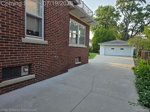 5th image of 822 W Breckenridge St