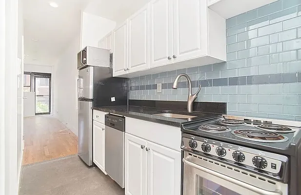 Rented by Mossanen Group | media 9