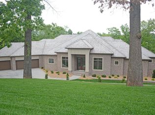 5452 S Dunrobin Dr, Springfield, MO 65809