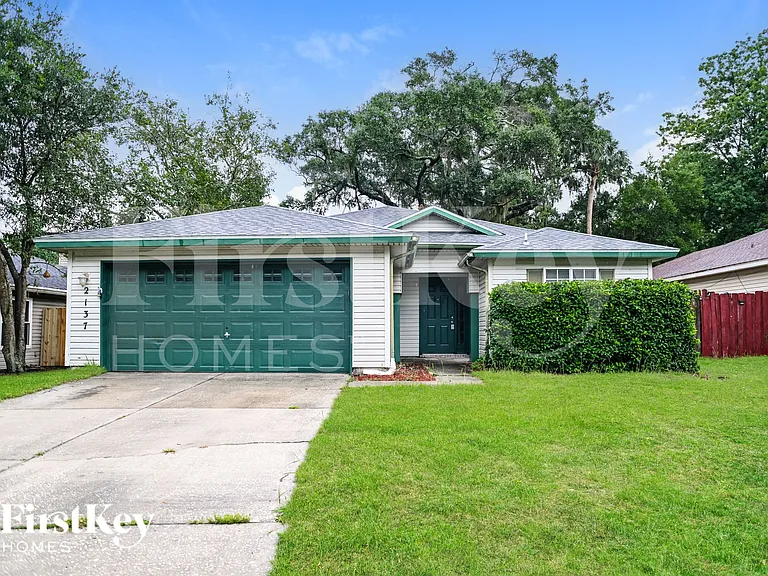 2137 Featherwood Dr W — Photo 1