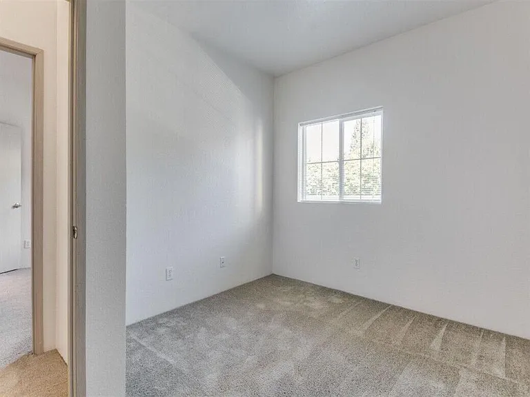 Chelsey Lane Apartments — Photo 13