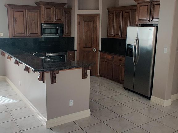 4th image of 636 E Sandyhills Ave