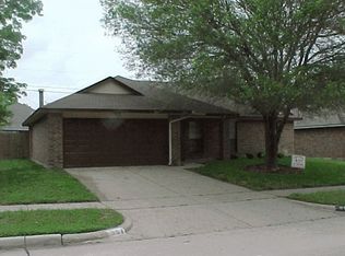 904 Larue Dr, Cedar Hill, TX 75104