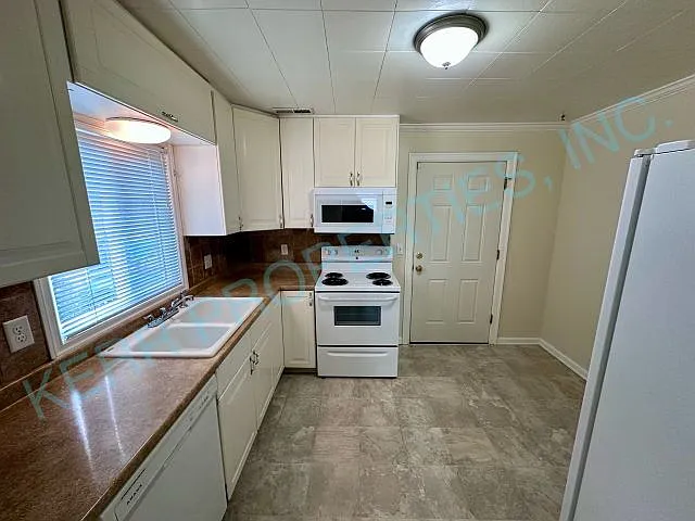 14530 SE Main St #A — Photo 5