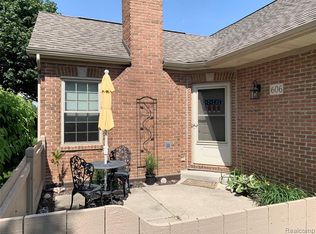 606 Perry Creek Dr, Grand Blanc, MI 48439