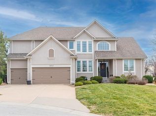 5603 NE Oaks Ridge Ct, Lees Summit, MO 64064