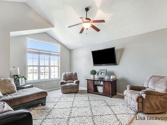 3rd image of 3724 Sunrise Ln NW