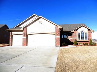 12323 E Willowgreen Ct, Wichita, KS 67207
