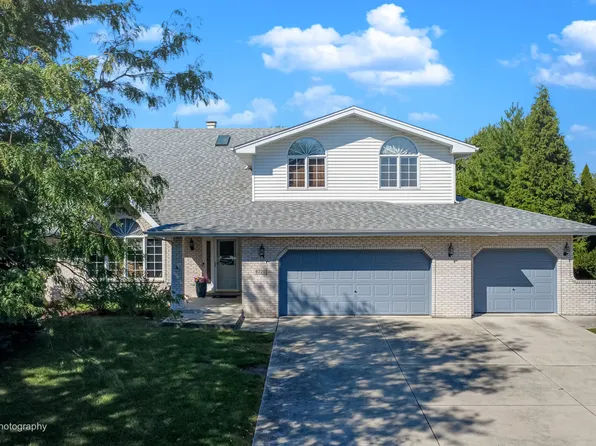 8220 Rutherford Dr, Woodridge, IL 60517