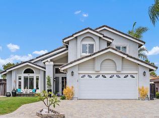 1145 La Tortuga Dr, Vista, CA 92081