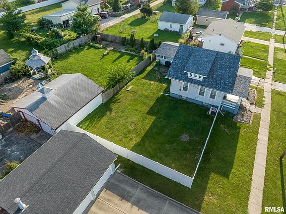 3rd image of 1048 W Losey St