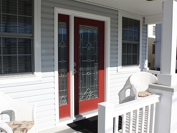 4th image of 307 E 16th St