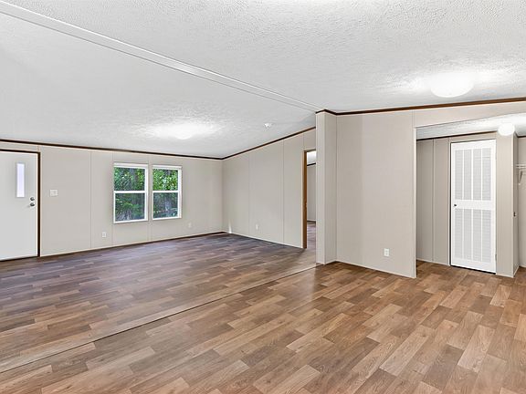 3rd image of 30 Guadalupe Ct