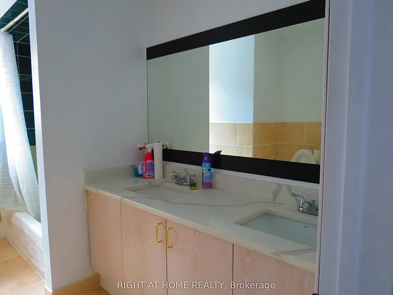 302 Stanley St — Photo 17