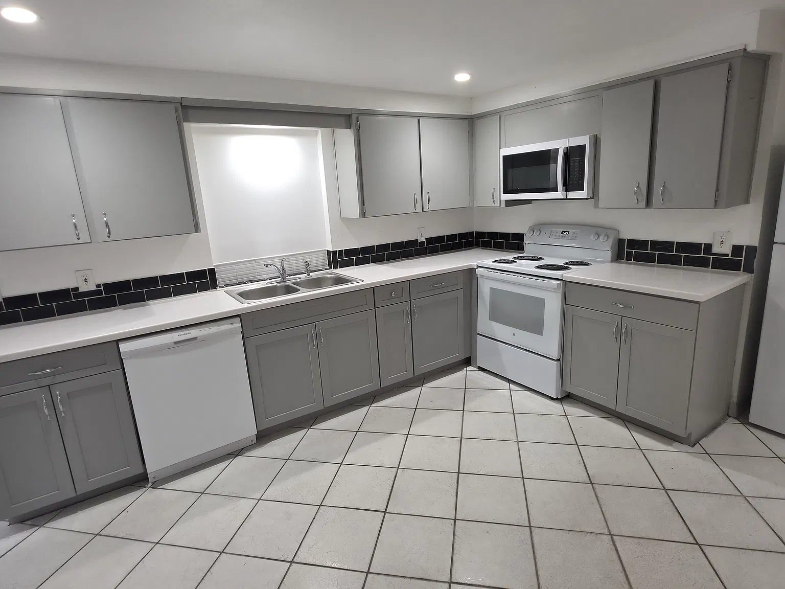 3 bed, 1200 sqft, $1,700 — Photo 4