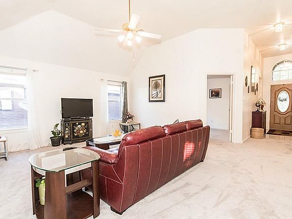5th image of 802 W Peach Hollow Cir