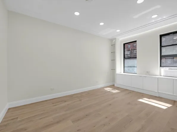 741 West End Avenue image 7 of 13