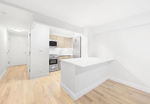 3rd image of 340 E 51st St #2L