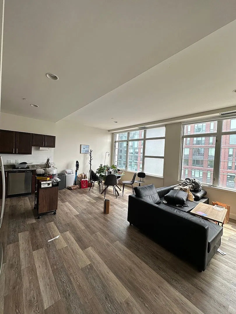 Bright and Spacious 1-Bedroom in the Ink Block with No Broker Fee — Photo 4