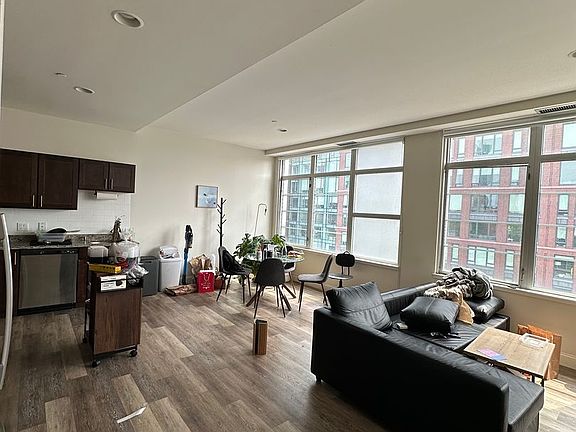 3rd image of 50 E Berkeley St #202