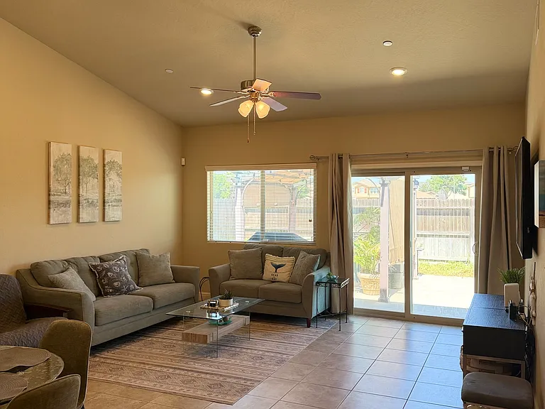 713 Ironstone Dr — Photo 2
