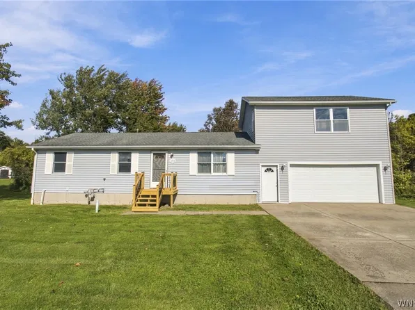 7069 E High St, Lockport, NY 14094