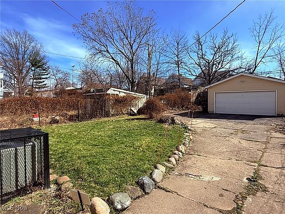 3rd image of 11624 Farringdon Ave