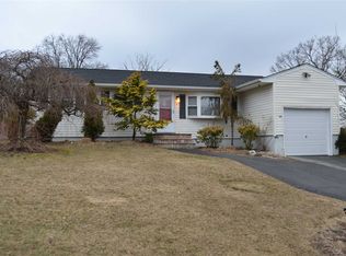80 Rose Pl, Selden, NY 11784