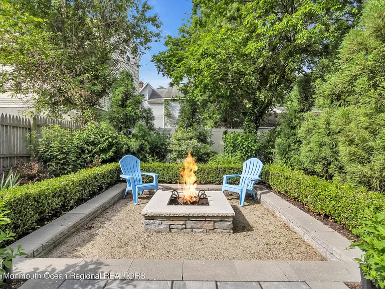 237 Bay Ave — Photo 39