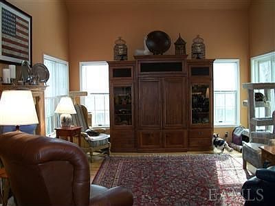 4th image of 71 Anton Dr