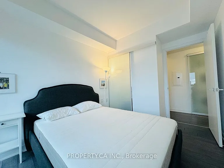 42 Charles St E #1404 — Photo 9