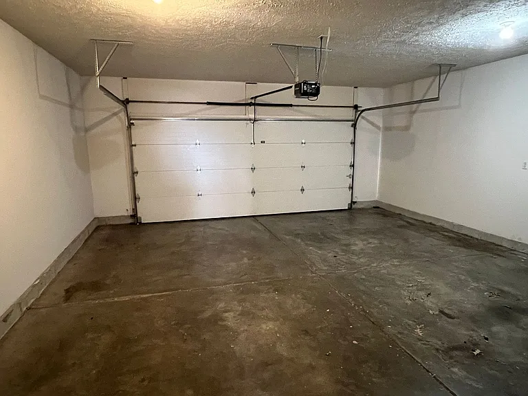 414 S Michelle Ave — Photo 13