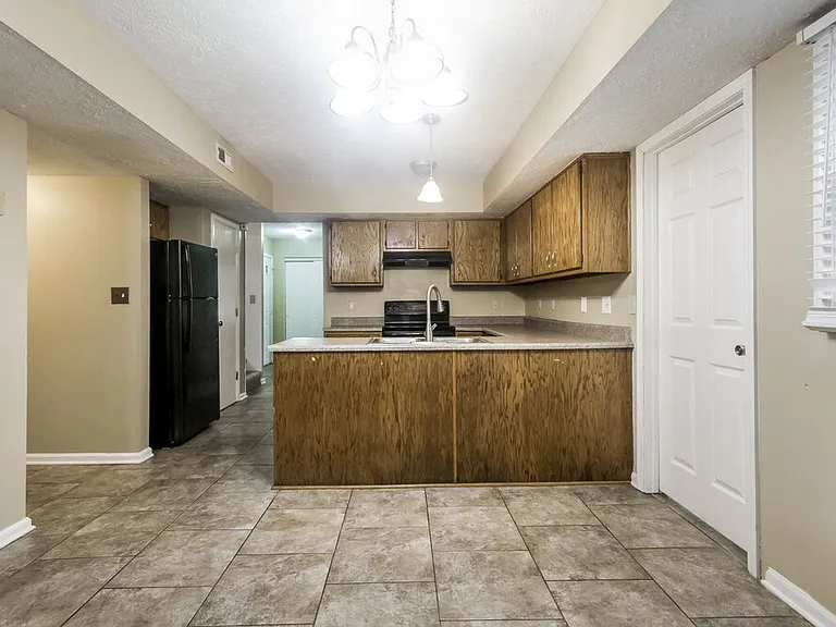 1112 Delray Dr — Photo 9