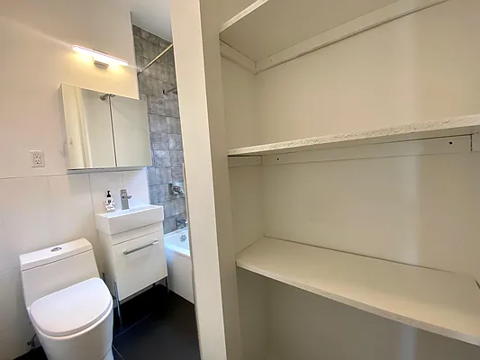 Rented by Lang Realty LLC | media 10