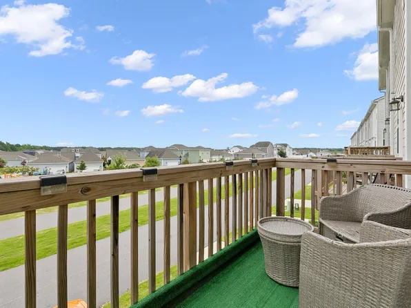 6638 Perry Creek Rd, Raleigh, NC 27616
