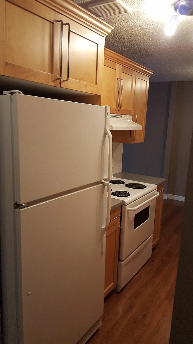 Building Photo - 635 4th Ave NE #102